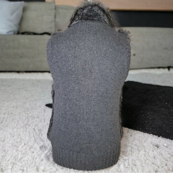 Dress Barn Women’s Faux Fur Cable Knit Sweater Vest | Size Small - Picture 5 of 6